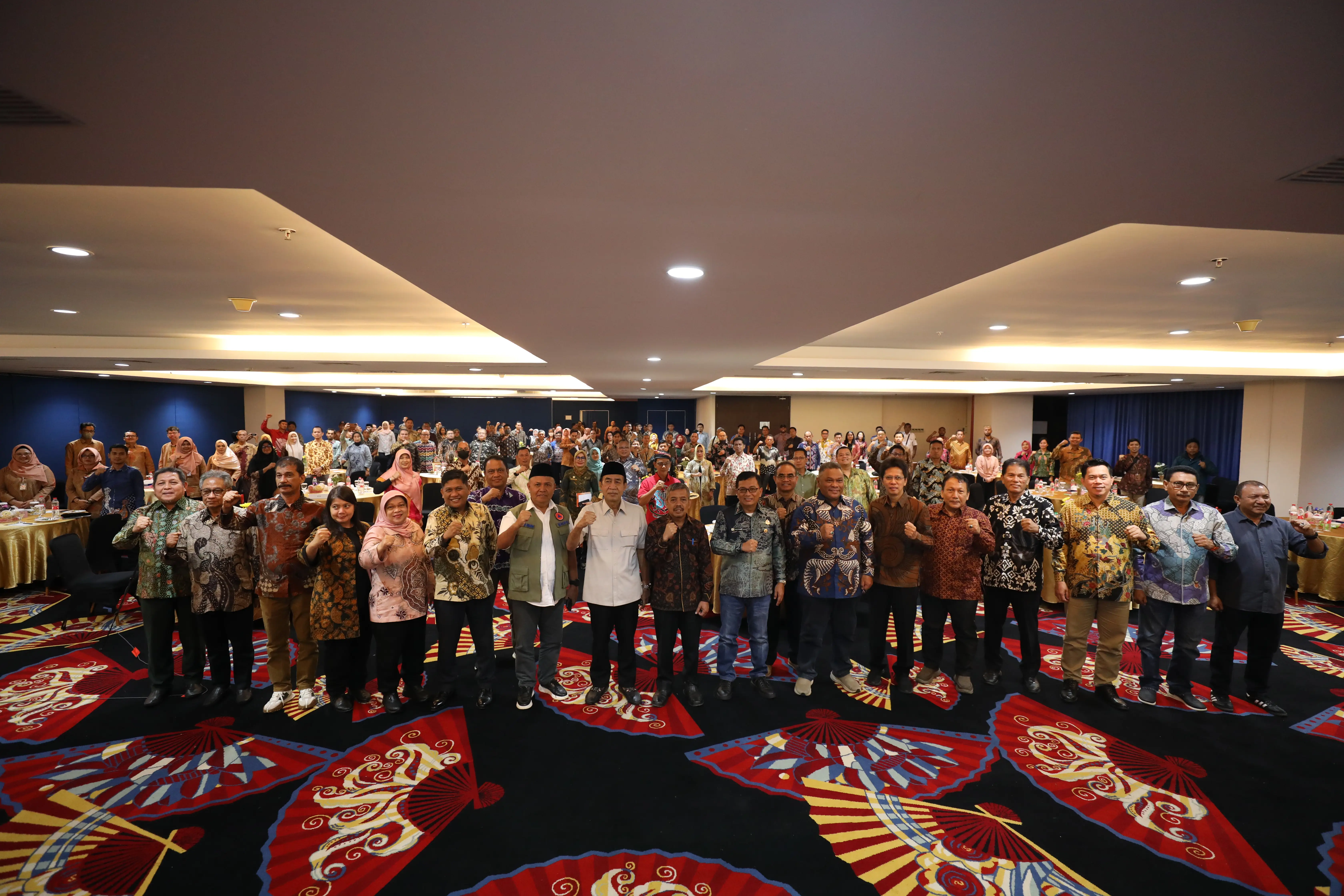 Peserta Rapat Koordinasi Teknis (Rakortek) Perencanaan Program Wilayah Timur di Swiss-Bel Hotel Makasar, Sulawesi Utara, Minggu (10/12).